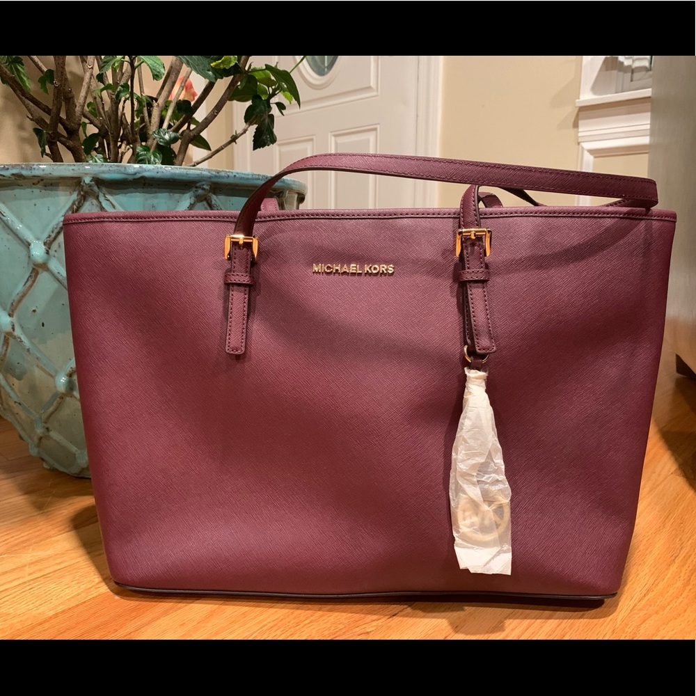 NEW Michael Kors Jet Set Saffiano